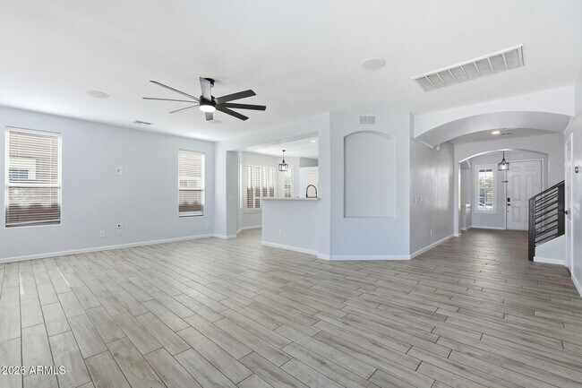 Building Photo - 11402 W Alvarado Rd
