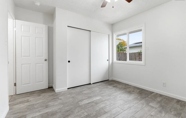 Building Photo - 179 W Hazelwood Dr