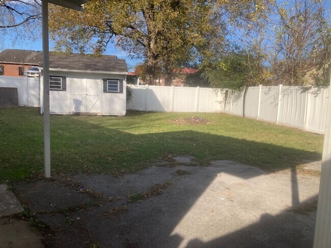 Building Photo - 205 S Dillon St