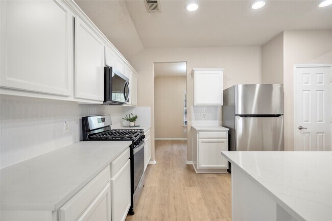 Building Photo - 22 Garden Lodge Pl