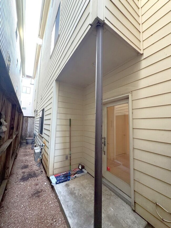 Building Photo - 4106 Spencer St
