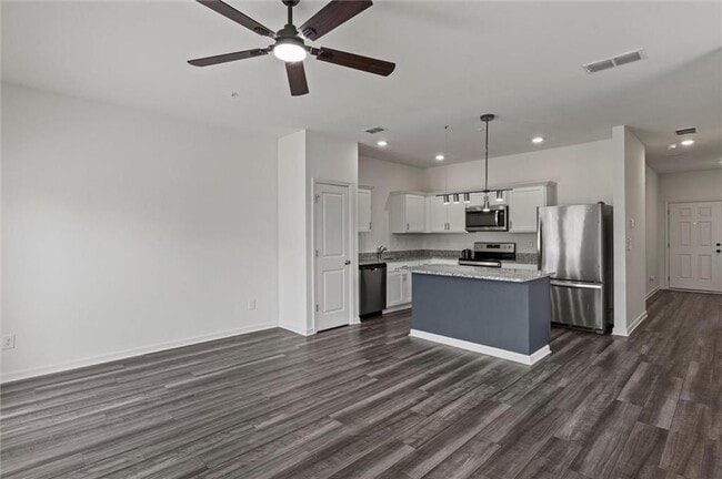 Building Photo - 595 Magnolia Cir