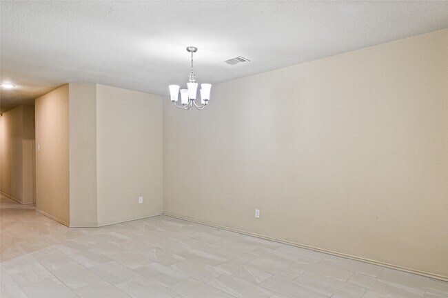 Building Photo - 2414 Fall Aster Dr
