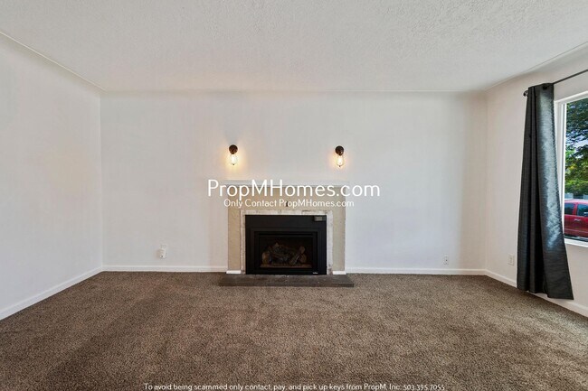 Building Photo - Three Bedroom Cottage in NE Salem!