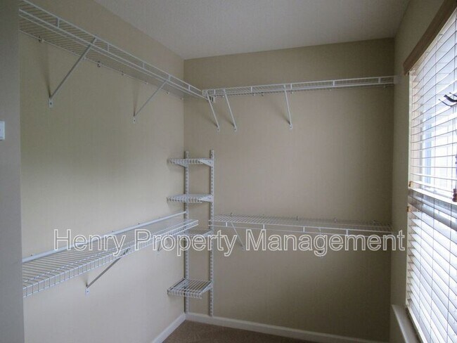 Building Photo - 125 Kellerhis Dr