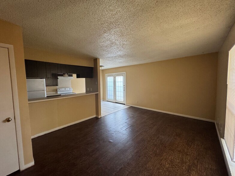 Building Photo - 1102 Covey Ln