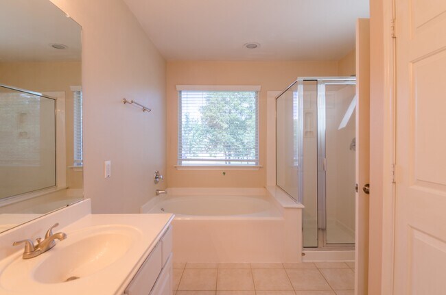 Building Photo - 6303 Veranda Green Trail