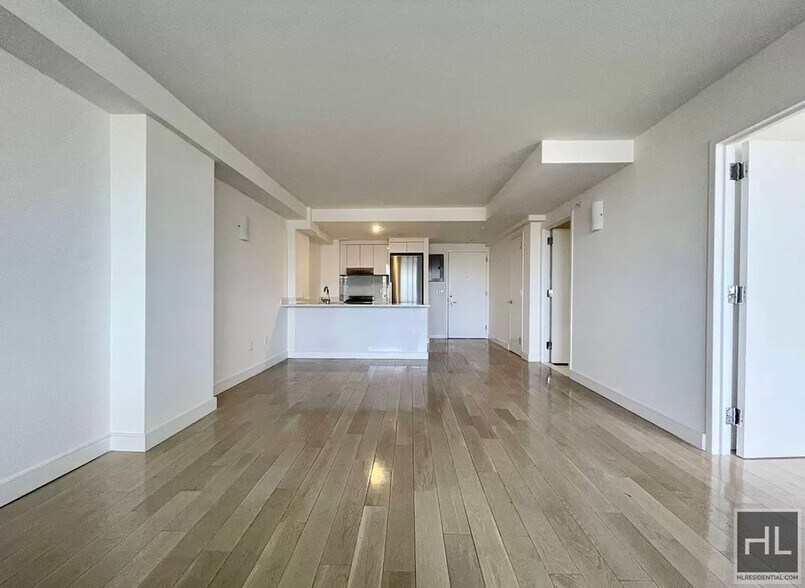 Building Photo - Gorgeous Rent Stabilized 1 bed spanning 700 sq feet - Heat, HW & Cooking gas included, DW Private...