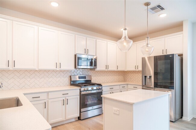 Building Photo - 208 Cambria Green Ln