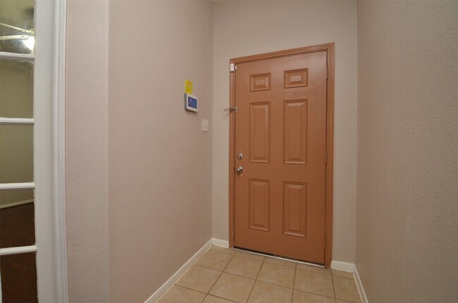 Building Photo - 2707 Roaring Oaks Ln