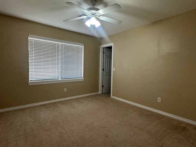 Building Photo - 169 Northwest Copperfield Drive