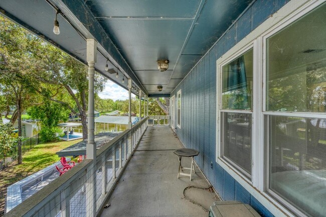 Building Photo - 614 E Briarway Dr