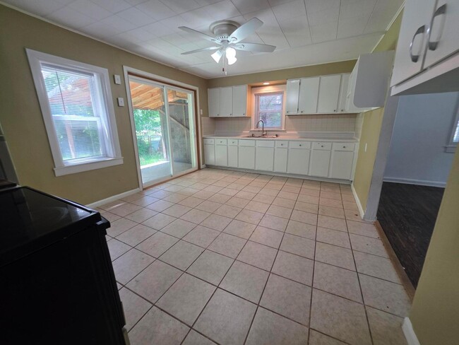 Building Photo - 1597 Koebel Rd