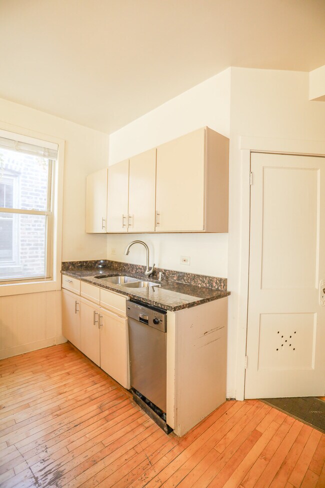 Building Photo - 2315 W School St