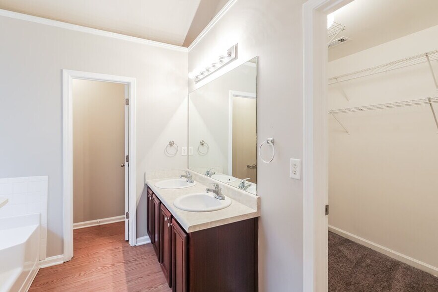 Building Photo - 1115 Watercourse Way