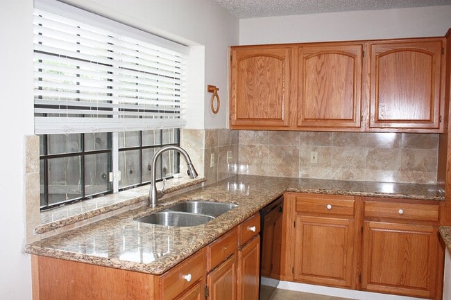 Building Photo - 2319 Mill Creek Dr