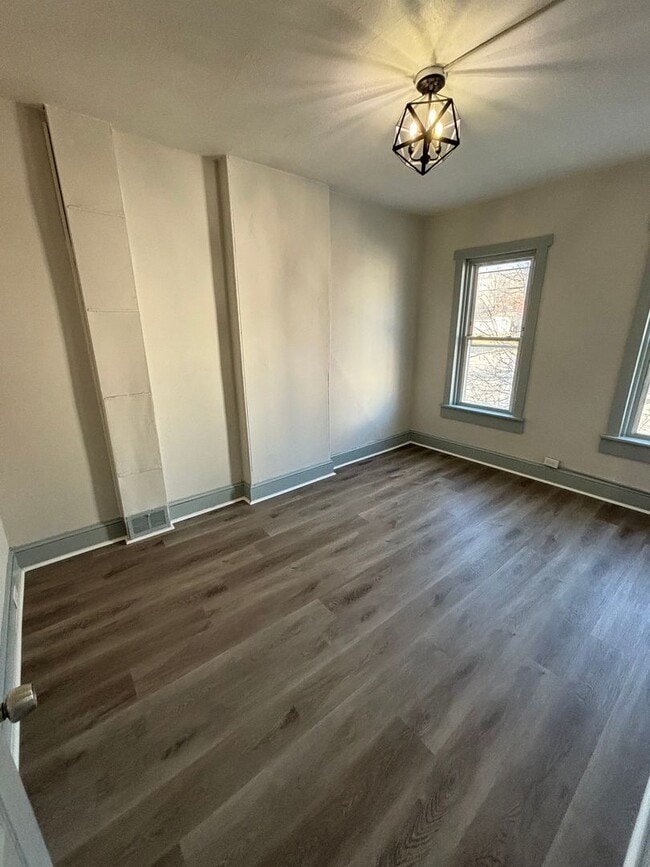 Building Photo - Newly Renovated 4 Bedroom, 2 Full Bath in ...