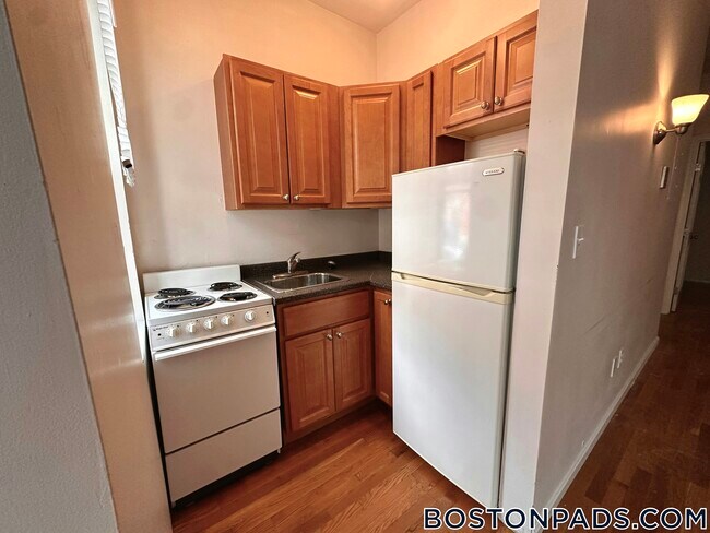 Primary Photo - 67 S Huntington Ave