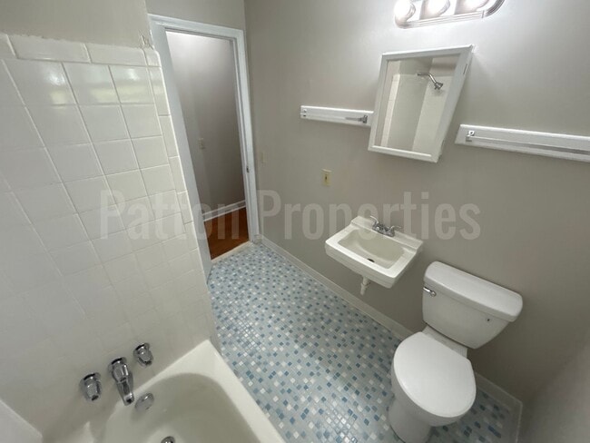 Building Photo - 1700 Broadland Ave