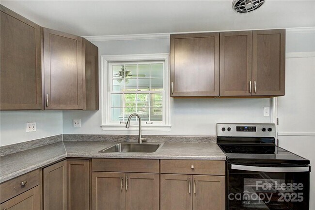 Building Photo - 308 Seneca Pl