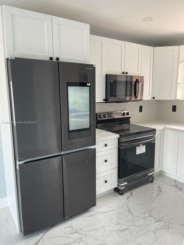 Building Photo - 47 NW 47th Ave