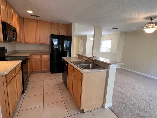 Building Photo - 12735 Somerset Oaks St