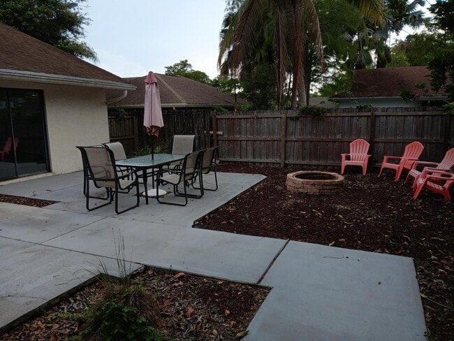 Building Photo - 1509 Hawthorne Pl