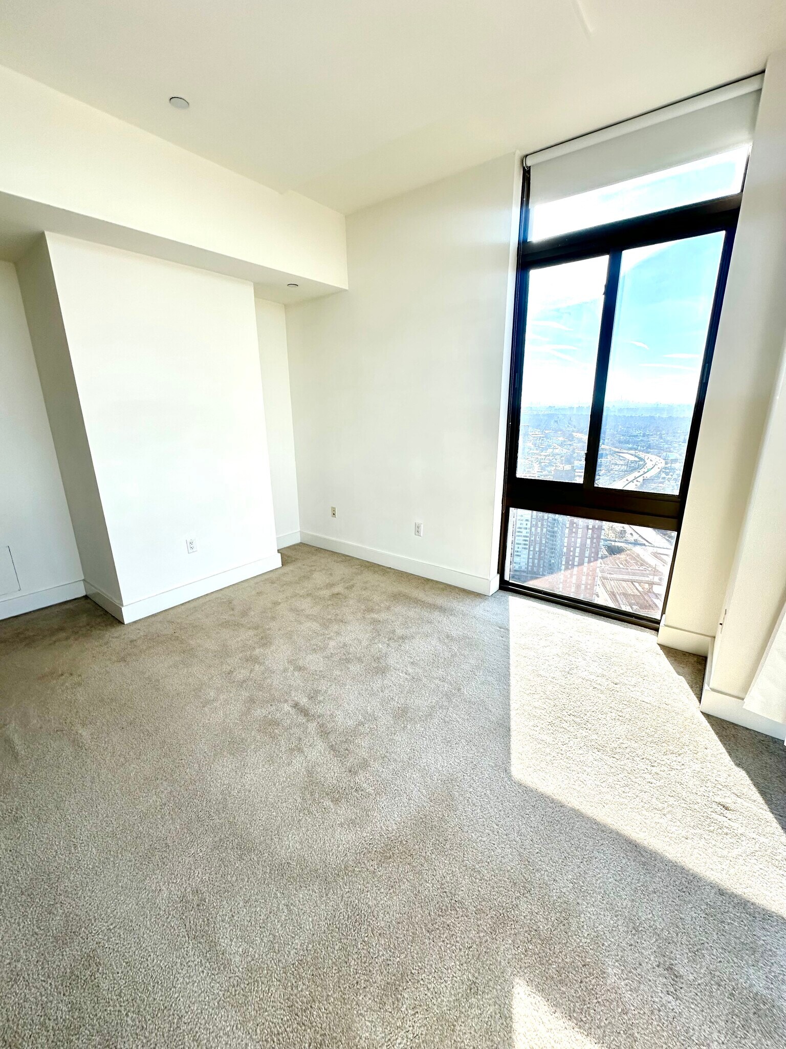 Building Photo - 175 Huguenot St