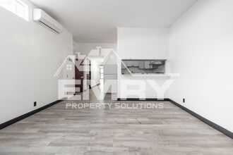 Building Photo - 942 S Gerhart Ave