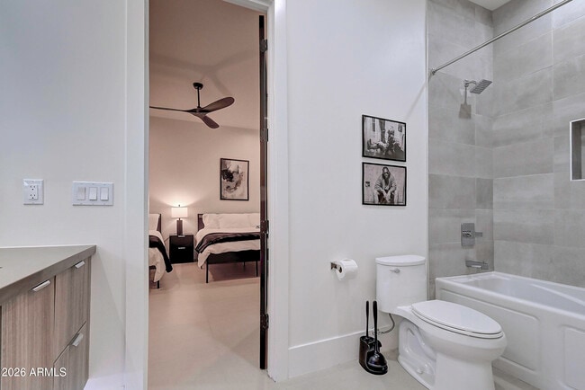 Building Photo - 6401 E Larkspur Dr