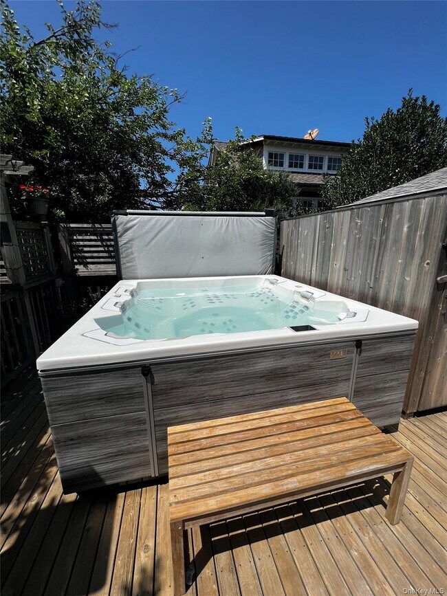 Building Photo - 696 Ocean Breeze Walk