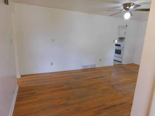 Building Photo - Great Family Home