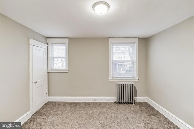 Building Photo - 3436 Barclay St