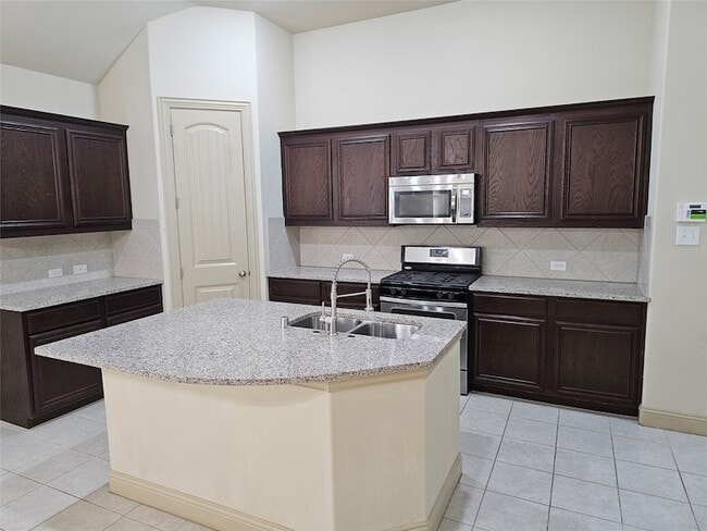 Building Photo - 4012 Eaton Park Dr