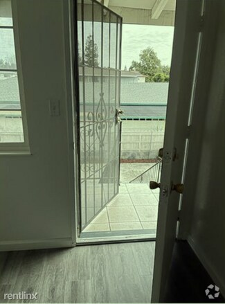 Building Photo - 2 br, 1 bath 4plex - 1780 Welch Avenue 4