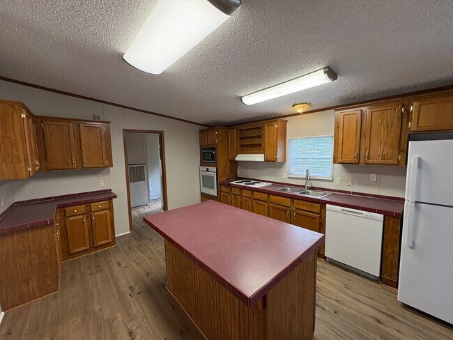 Building Photo - For Rent