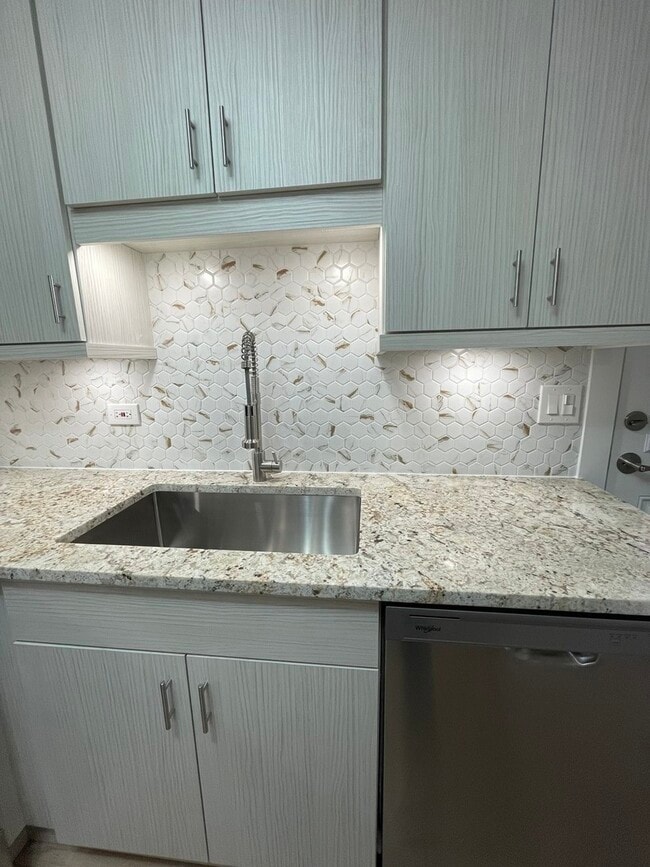 Building Photo - 8511 S Parkside Ave