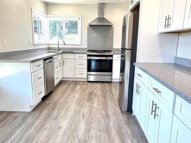 Building Photo - 908 Live Oak Dr