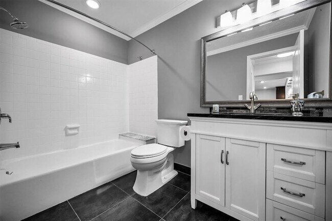 Building Photo - 100 Bluff View Dr