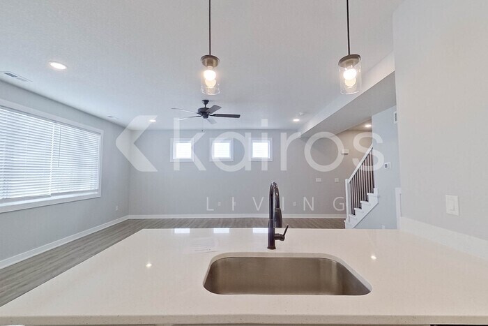 Building Photo - 6928 Holly Ct