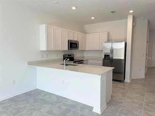 Building Photo - 2452 Skyline Lp