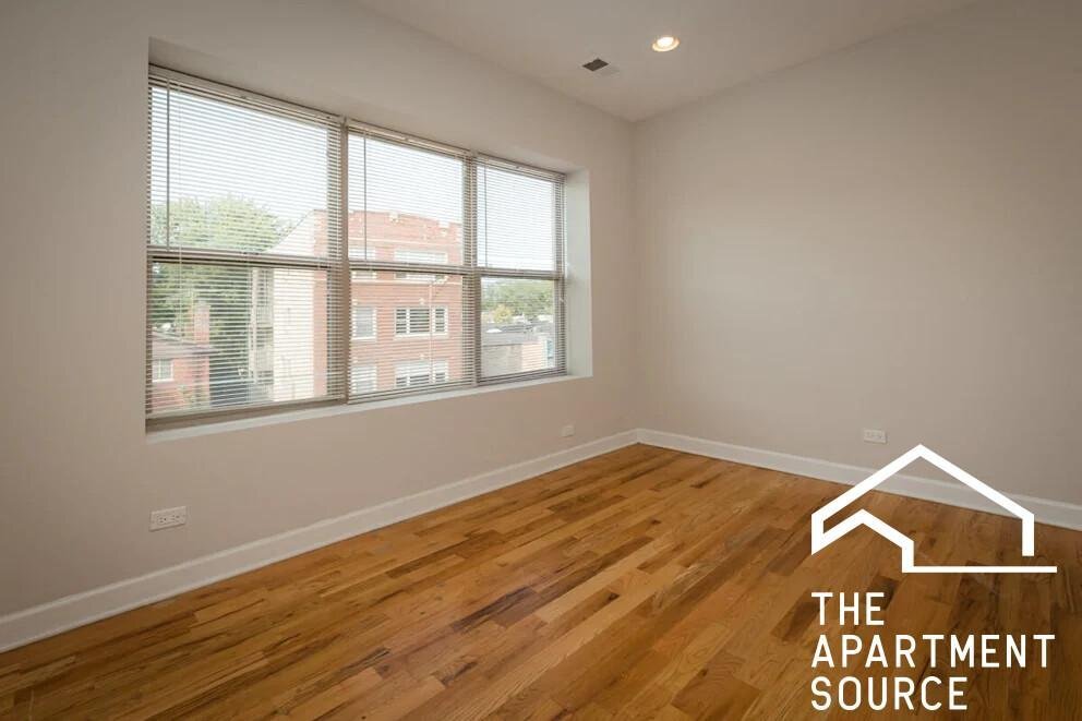 Building Photo - 2046 W Touhy Ave