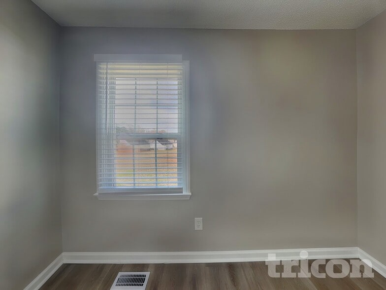 Building Photo - 713 Ilex Ct