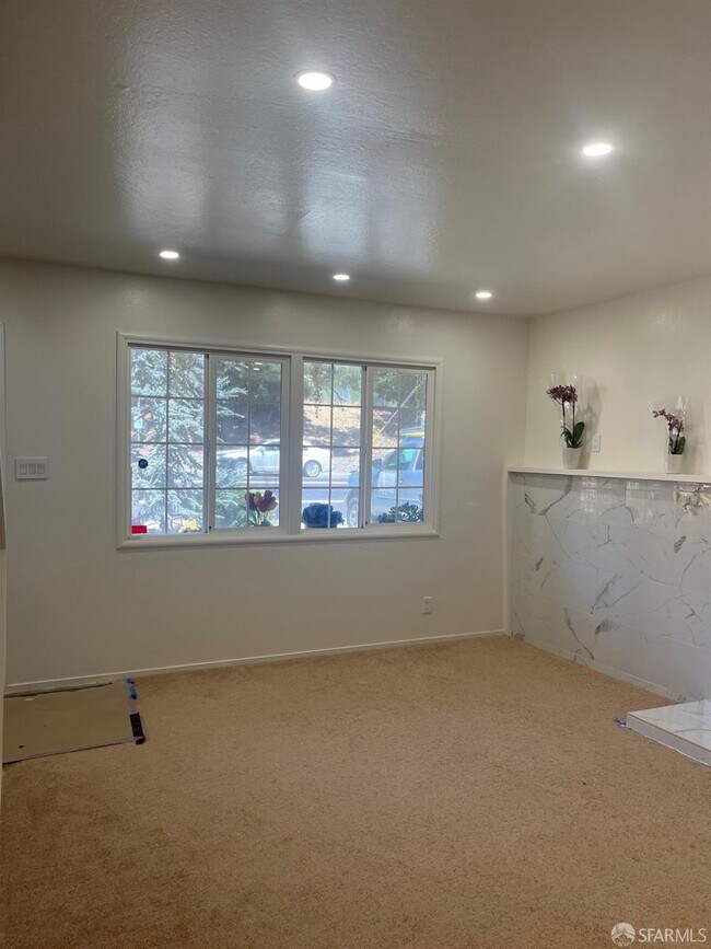 Building Photo - 5880 Olinda Rd