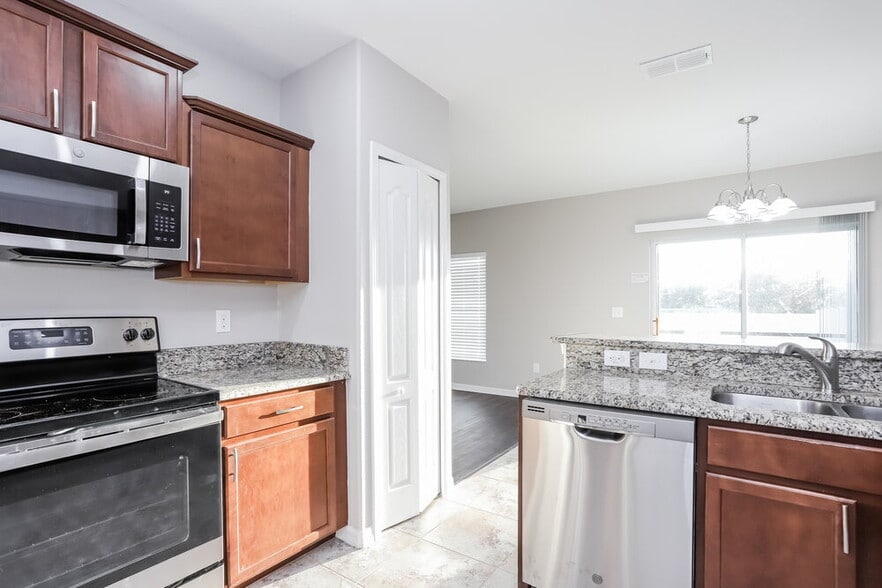 Building Photo - 1049 Seminole Sky Dr