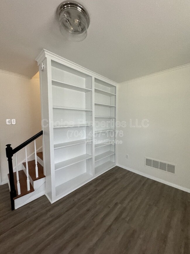 Building Photo - 253 Scofield Rd