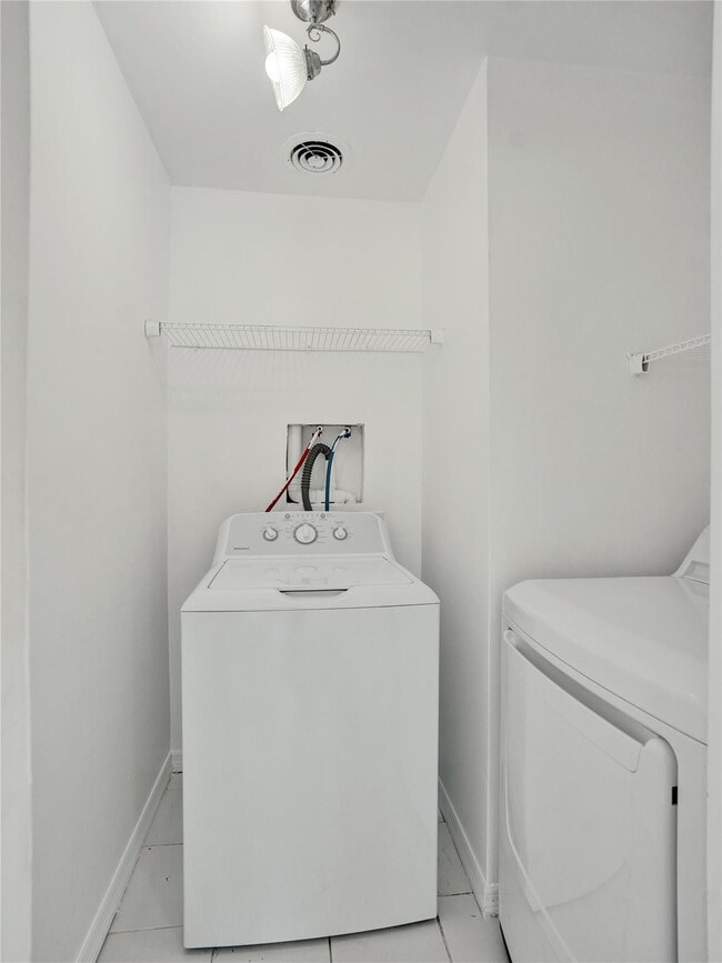 Building Photo - 249 NW 4th Diagonal