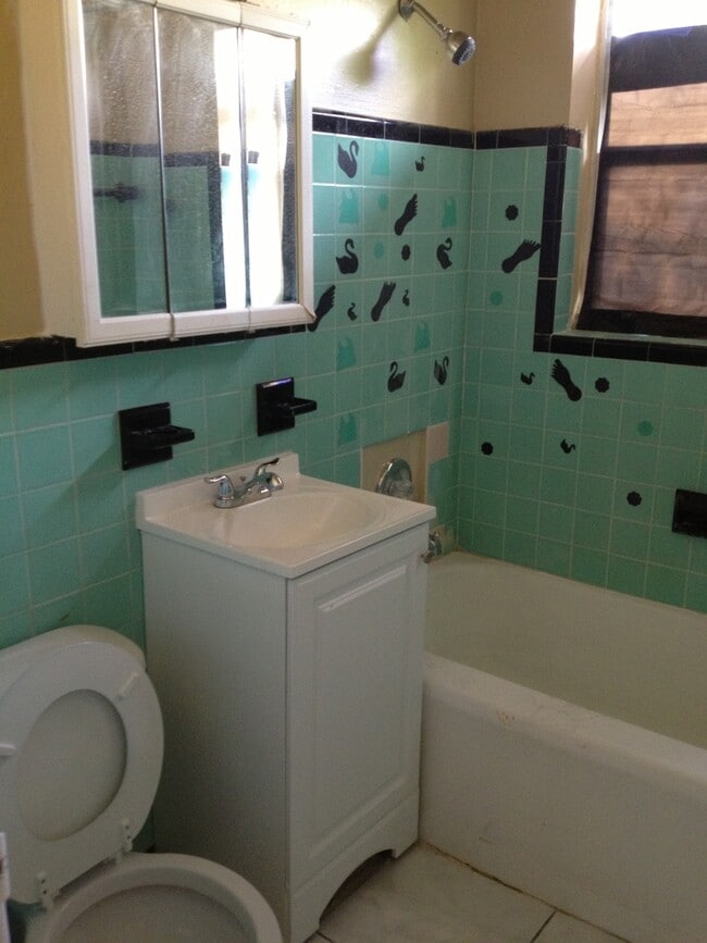 Building Photo - 3-2 House with a Pool