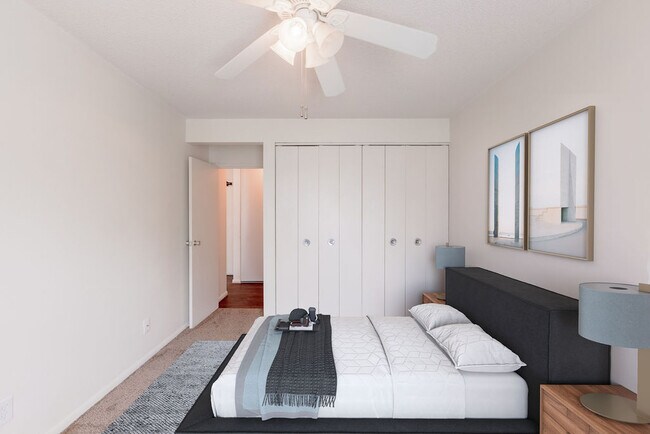 Building Photo - 242 West Franklin Ave