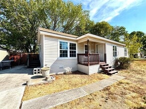 Building Photo - 1415 Abelia St